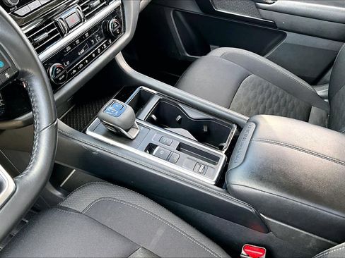 Used 2024 Nissan Pathfinder SV image 15