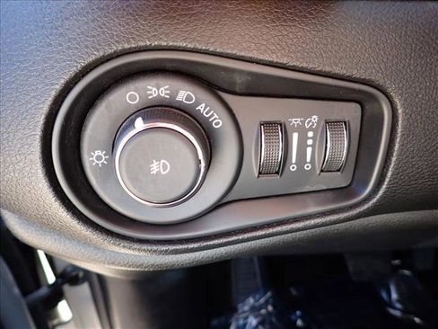Used 2020 Jeep Renegade Altitude AWD/4WD image 15
