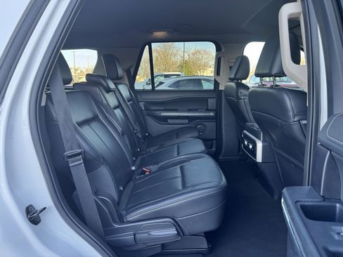 Used 2024 Ford Expedition XLT image 13