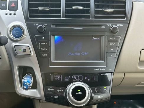 Used 2014 Toyota Prius V Five image 21