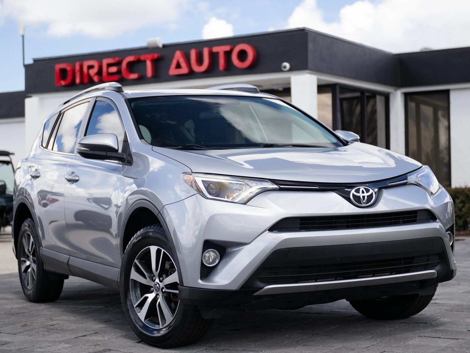 Used 2016 Toyota RAV4 XLE FWD image 1