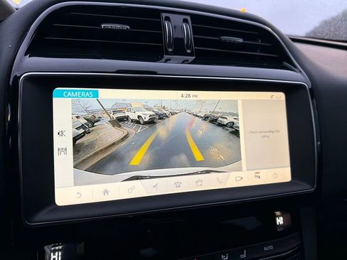 Used 2019 Jaguar F-PACE Premium image 19