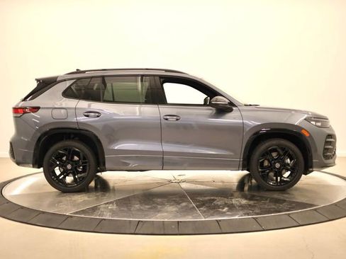 New 2026 Volkswagen Tiguan SE R-Line AWD/4WD image 2