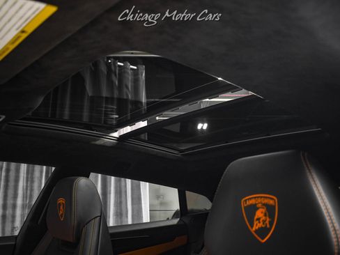 Used 2021 Lamborghini Urus AWD/4WD image 19