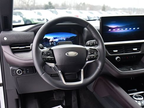 Used 2025 Ford Explorer Platinum w/ Ultimate Package image 12