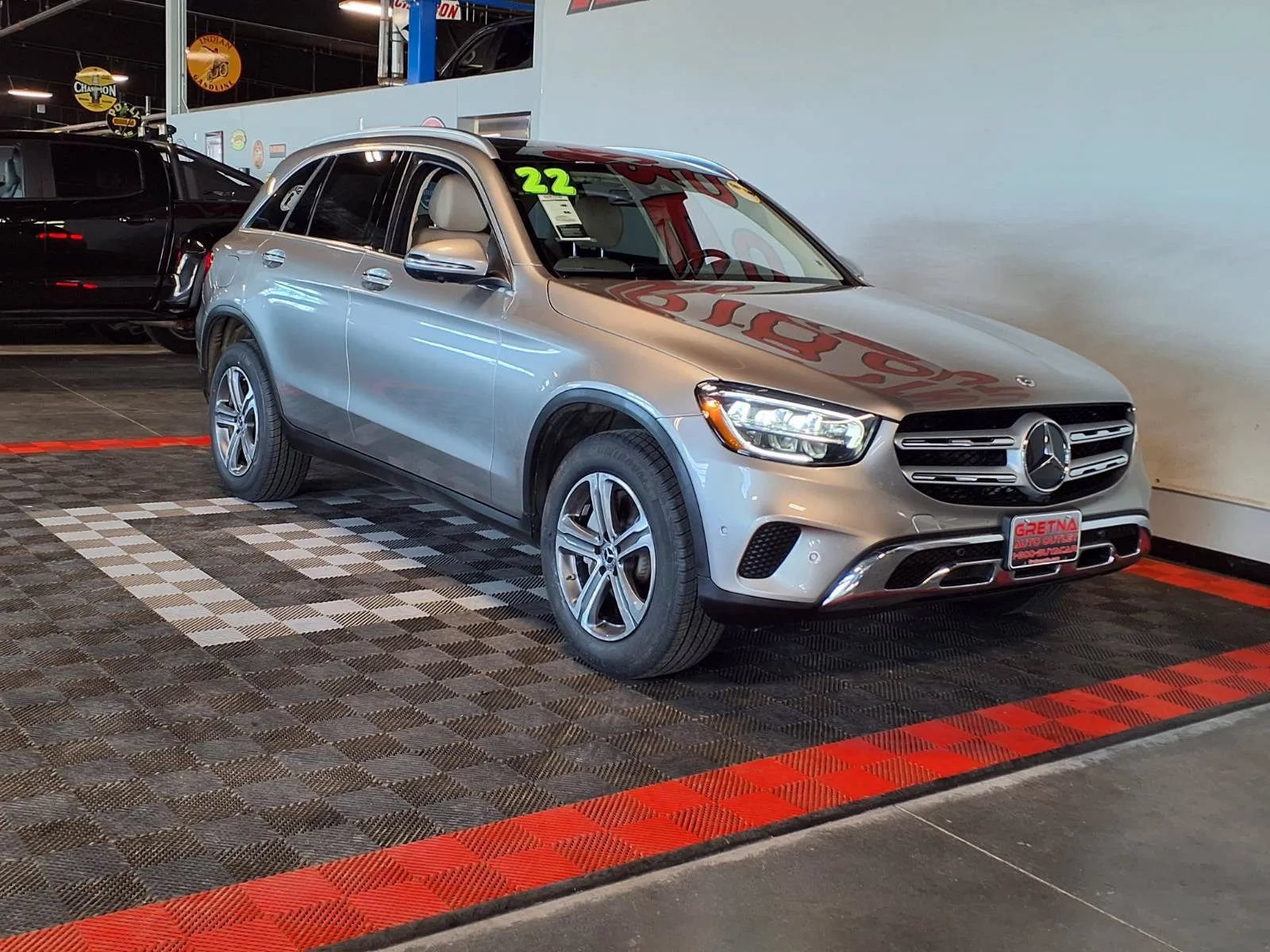 Used 2022 Mercedes-Benz GLC 300 4MATIC image 2