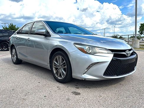 Used 2016 Toyota Camry SE FWD image 3