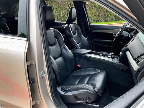 Used 2024 Volvo XC90 T8 Ultimate w/ Protection Package Premier AWD/4WD image 8
