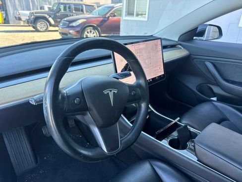 Used 2019 Tesla Model 3 RWD image 10