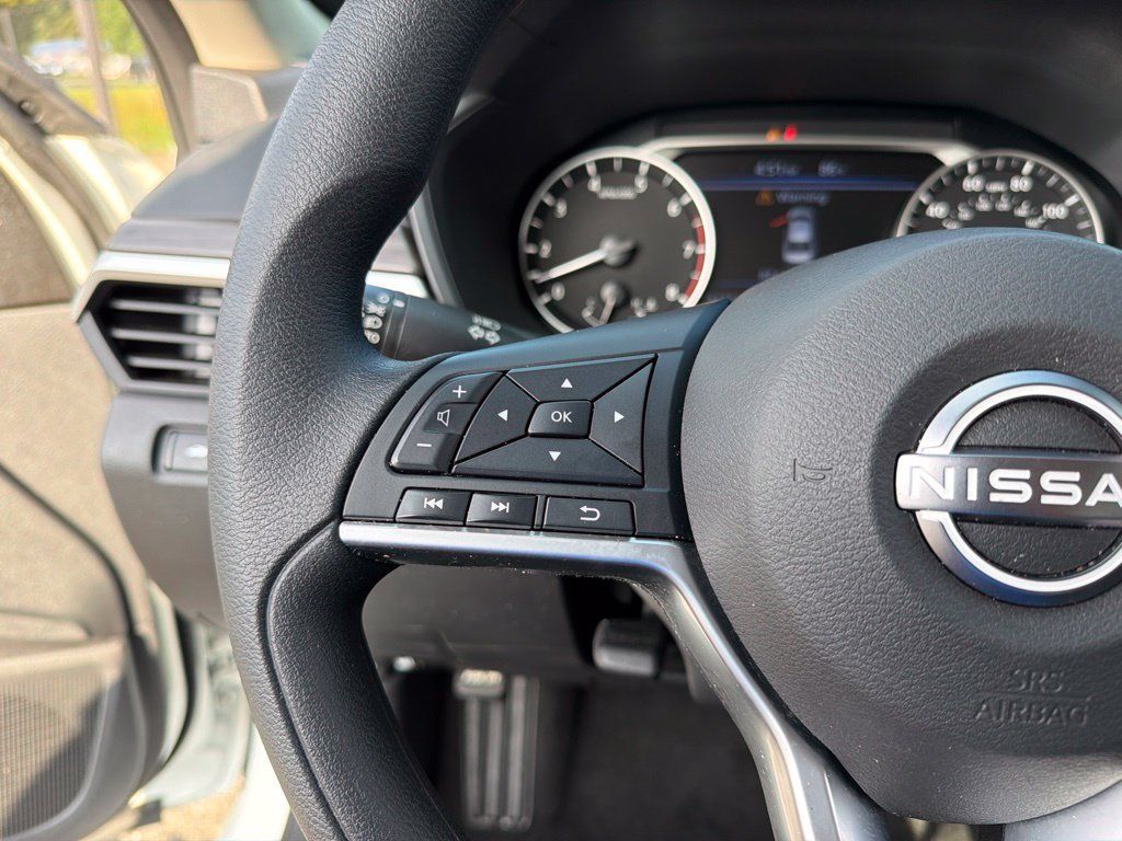 Used 2025 Nissan Altima 2.5 SV FWD image 16