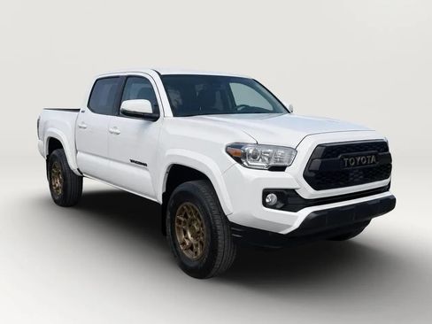 Used 2022 Toyota Tacoma SR5 w/ Technology Package AWD/4WD image 1
