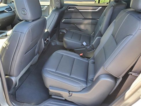 Used 2024 GMC Acadia Elevation image 5