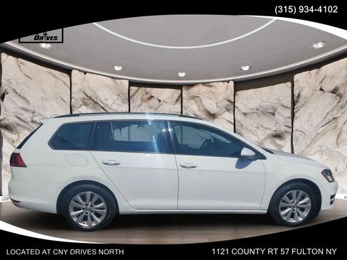 Used 2017 Volkswagen Golf S w/ Driver Assistance Package AWD/4WD image 4