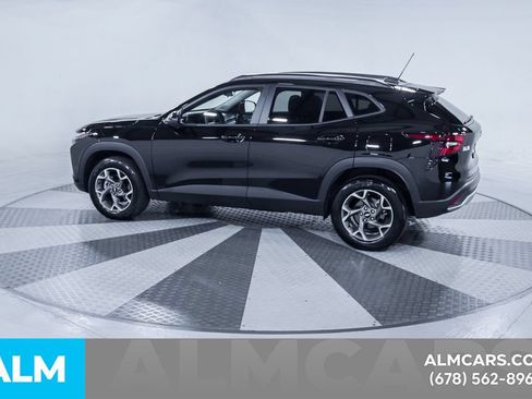 Used 2025 Chevrolet Trax LT FWD image 5