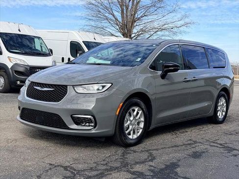 Certified 2025 Chrysler Pacifica Select image 7