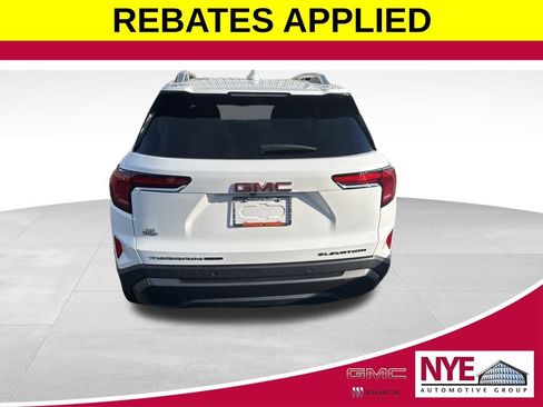 Used 2026 GMC Terrain Elevation w/ Elevation Premium Package image 4