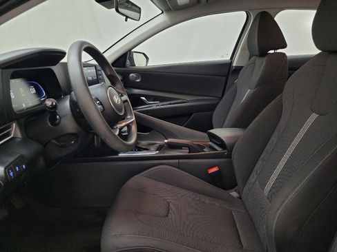 Used 2024 Hyundai Elantra SE FWD image 17
