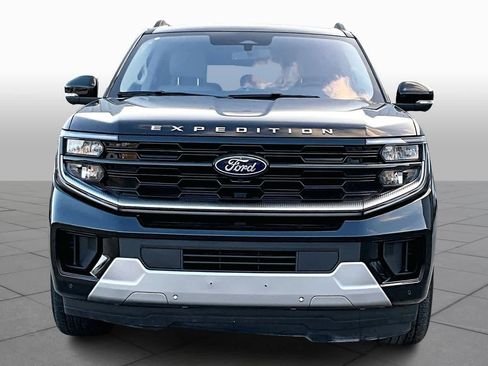 Used 2025 Ford Expedition Max Platinum image 3