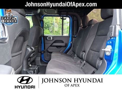 Used 2021 Jeep Gladiator Overland w/ Cold Weather Group AWD/4WD image 23