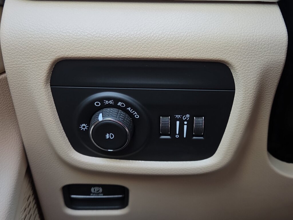 New 2026 Jeep Grand Cherokee Limited RWD image 15