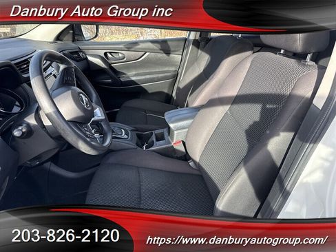 Used 2019 Nissan Rogue Sport S image 9