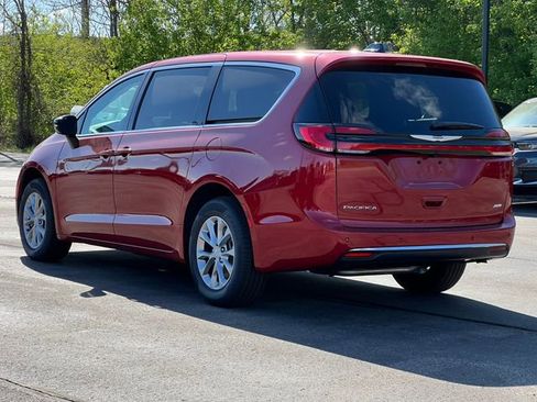 New 2026 Chrysler Pacifica Select AWD/4WD image 7
