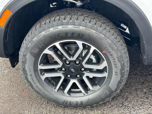 New 2025 Ford Ranger Lariat w/ FX4 Off-Road Package AWD/4WD image 14
