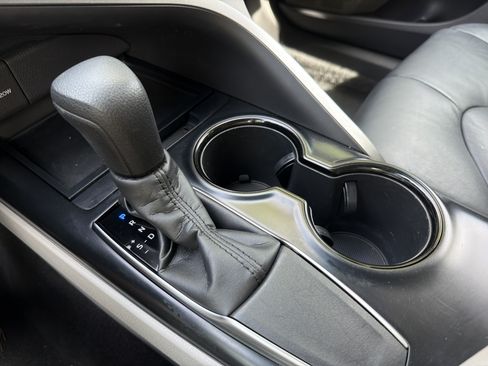 Used 2018 Toyota Camry LE FWD image 28