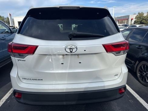 Used 2017 Toyota Highlander XLE image 12