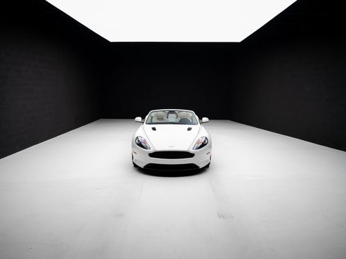 Used 2016 Aston Martin DB9 GT image 81