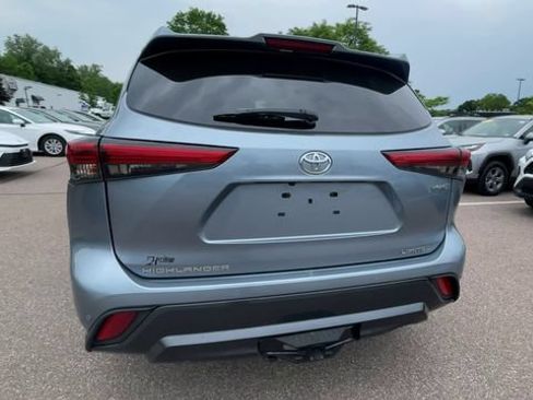 Used 2023 Toyota Highlander Limited AWD/4WD image 3