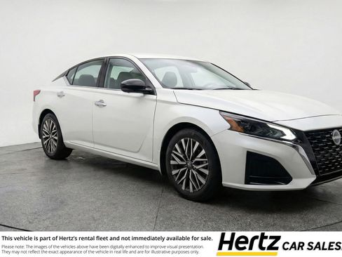 Used 2025 Nissan Altima 2.5 SV FWD image 1