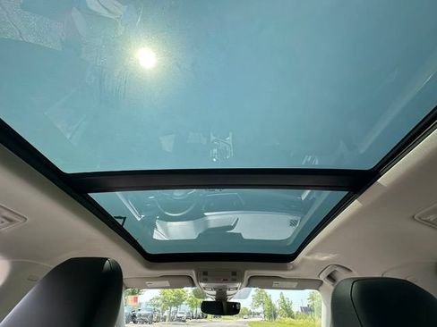 Certified 2023 Volkswagen Taos SE w/ Panoramic Sunroof Package AWD/4WD image 32