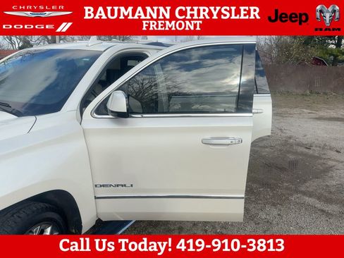 Used 2015 GMC Yukon Denali w/ Premium Package AWD/4WD image 16