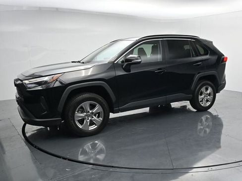 Used 2023 Toyota RAV4 XLE AWD/4WD image 4