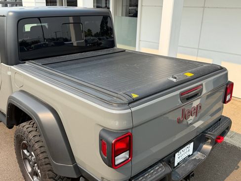 Used 2023 Jeep Gladiator Rubicon w/ Cold Weather Group AWD/4WD image 5