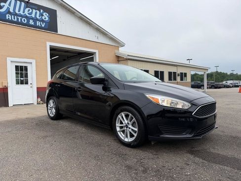 Used 2018 Ford Focus SE FWD image 3