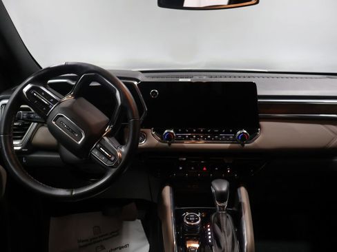 Used 2024 GMC Canyon Denali image 18