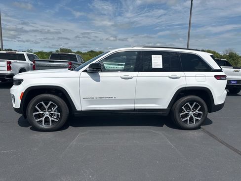 Used 2024 Jeep Grand Cherokee Limited image 5