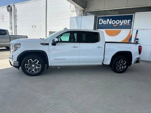 Used 2023 GMC Sierra 1500 SLT w/ X31 Off-Road Package AWD/4WD image 16