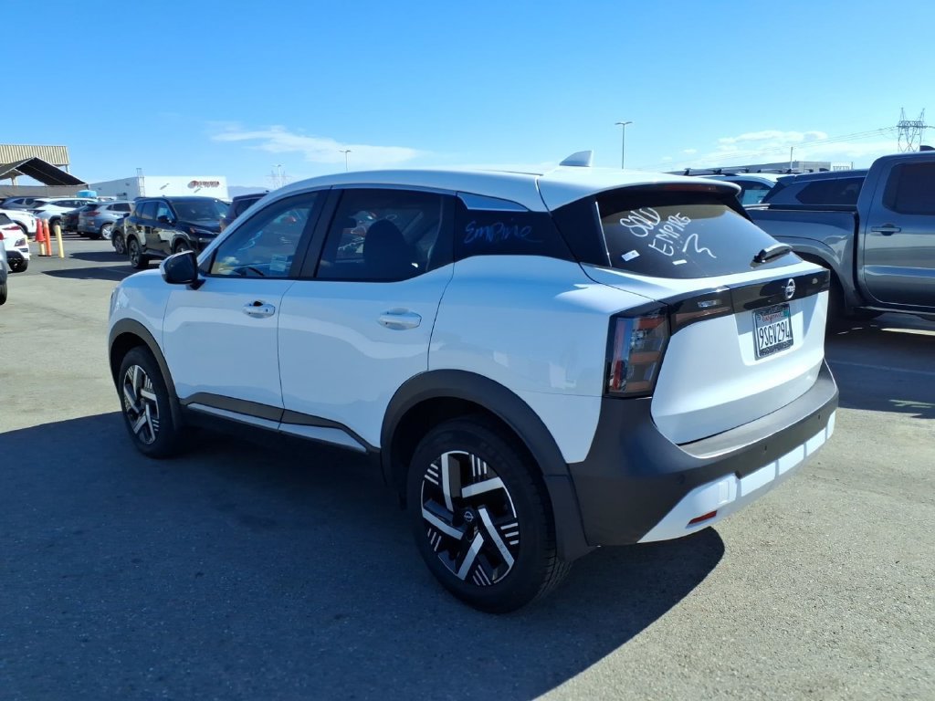 Used 2025 Nissan Kicks SV FWD image 7
