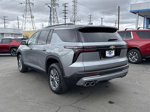 Used 2025 Chevrolet Traverse LT FWD image 30