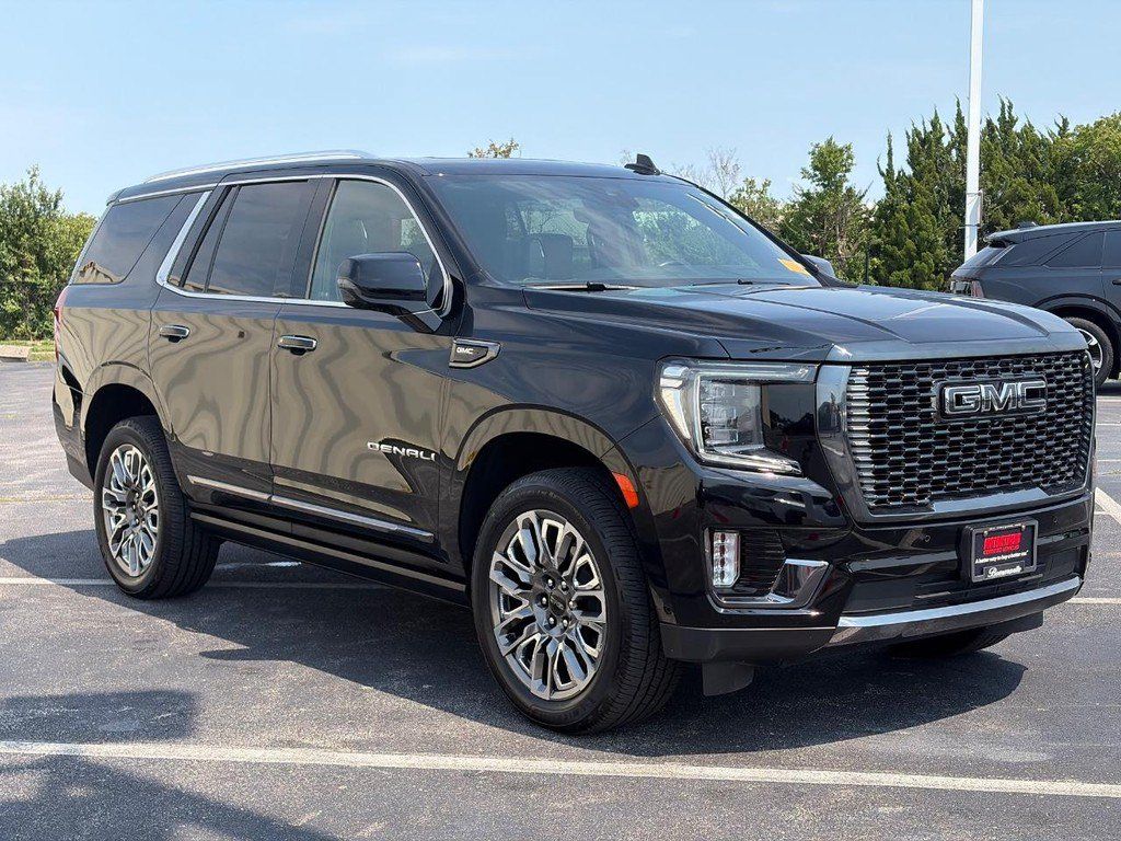 Used 2024 GMC Yukon Denali Ultimate AWD/4WD image 3