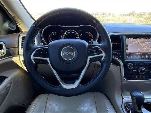 Used 2017 Jeep Grand Cherokee Overland image 5