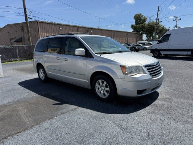 Used 2010 Chrysler Town & Country Touring FWD image 3