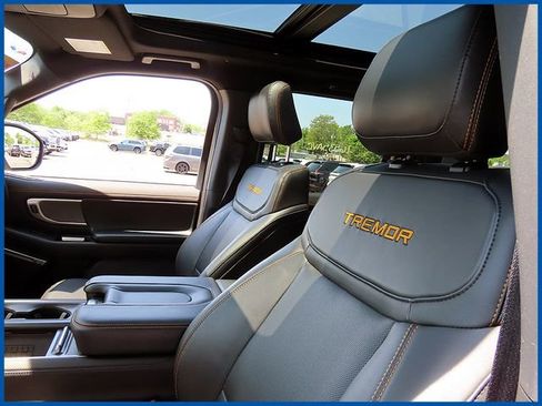 Used 2025 Ford Expedition Tremor AWD/4WD image 16