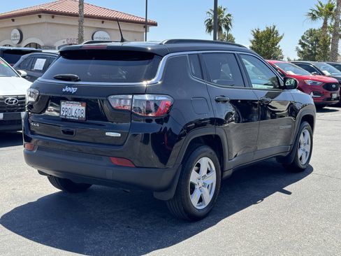 Used 2022 Jeep Compass Latitude AWD/4WD image 5