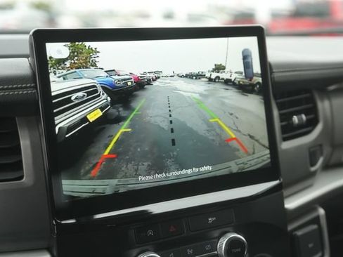 Used 2023 Ford Expedition XLT image 27