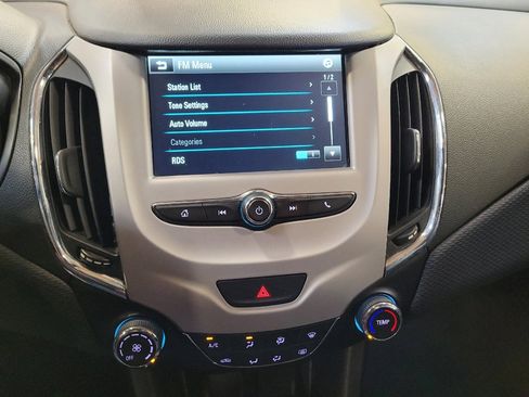 Used 2018 Chevrolet Cruze LS image 25