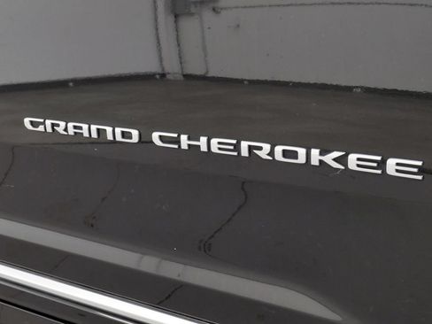 Used 2021 Jeep Grand Cherokee L Summit w/ Luxury Tech Group V AWD/4WD image 9